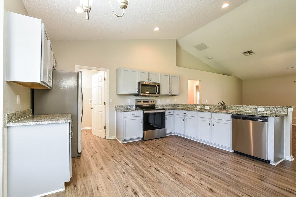 2233 Lake Pointe Cir - Photo 6 of 16