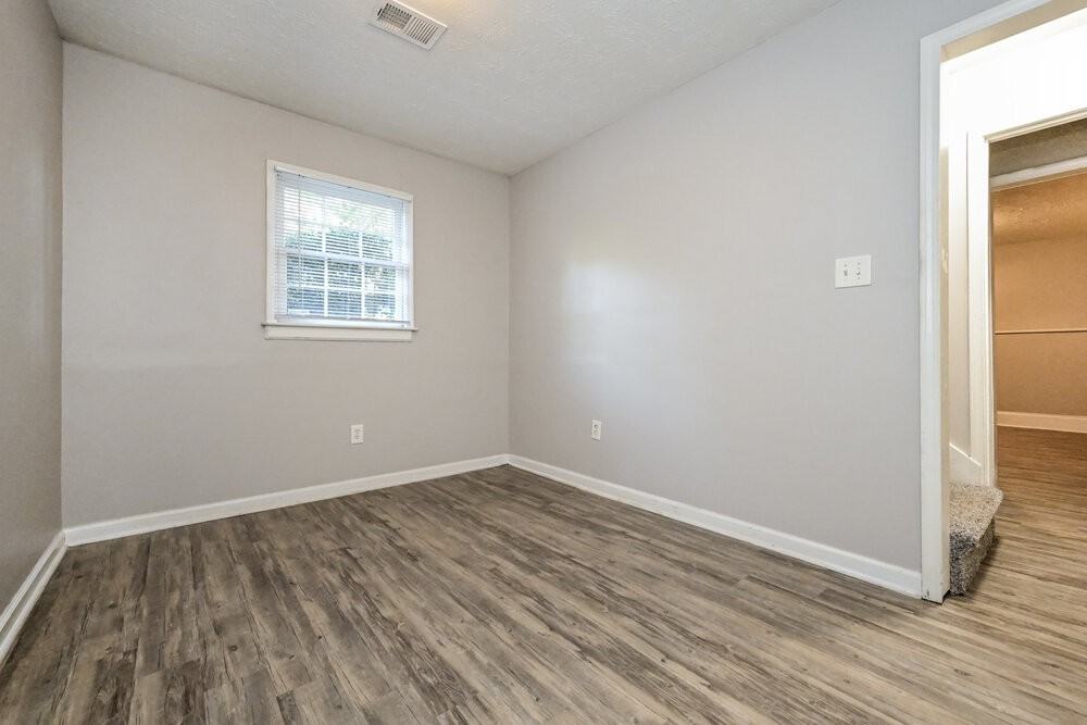 1589 Cherry Hill Ln Sw - Photo 4 of 17