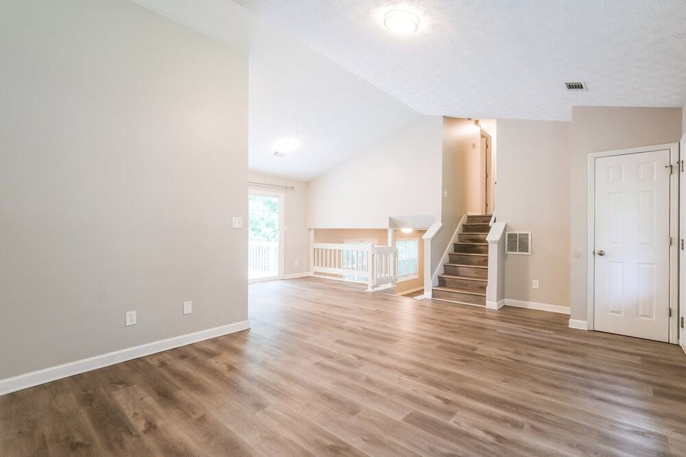 233 Northbridge Dr - Photo 4 of 16