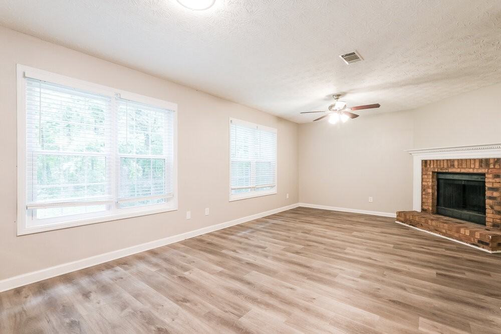 233 Northbridge Dr - Photo 5 of 16