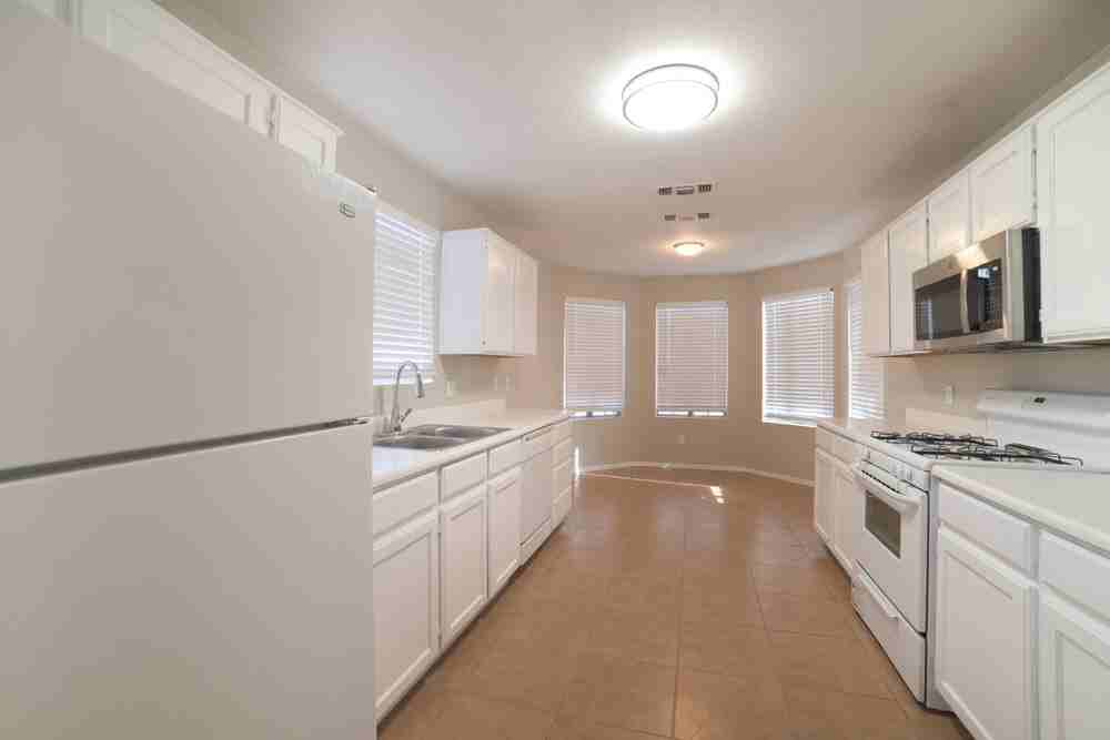8556 W Ocotillo Rd - Photo 5 of 16