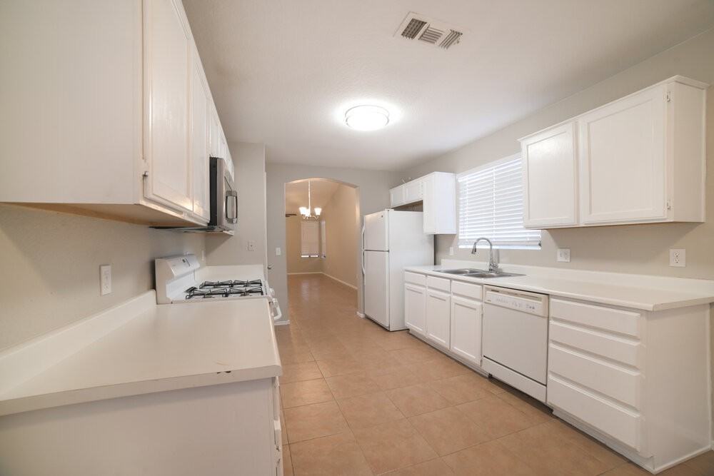 8556 W Ocotillo Rd - Photo 6 of 16