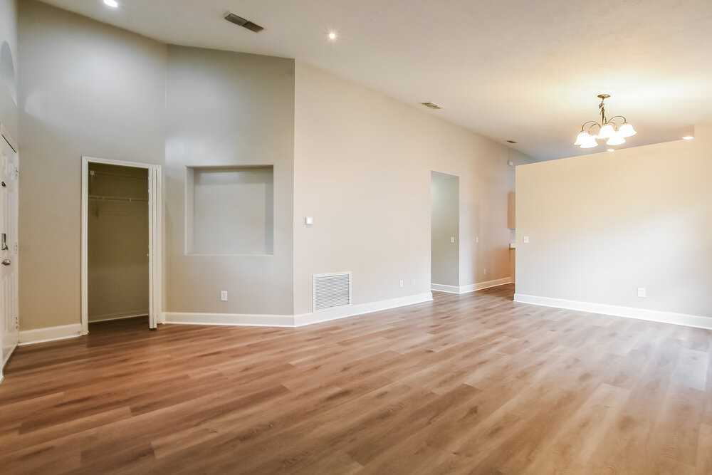 4201 Shadow Creek Cir - Photo 4 of 16