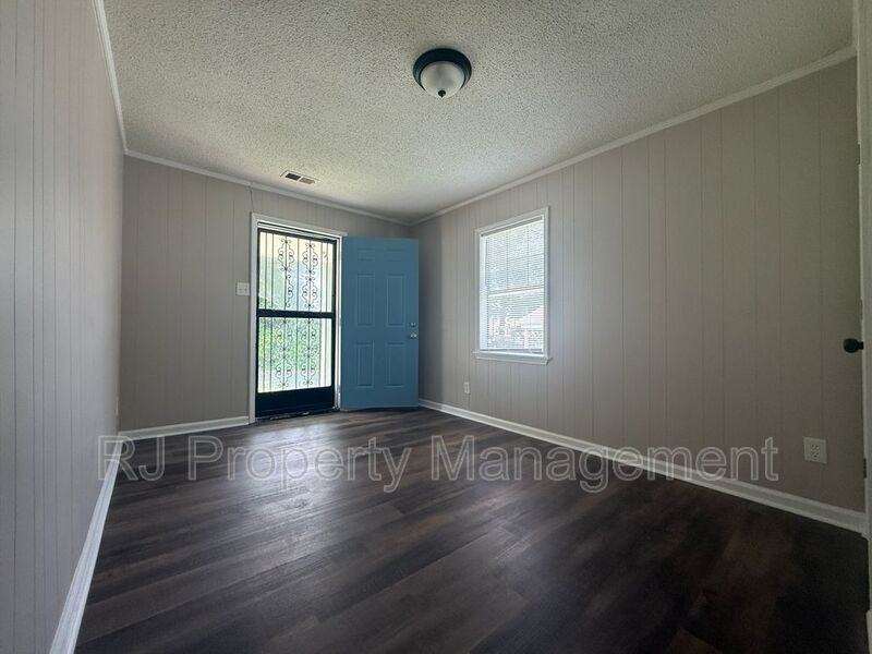 2076 Goff Ave - Photo 2 of 10