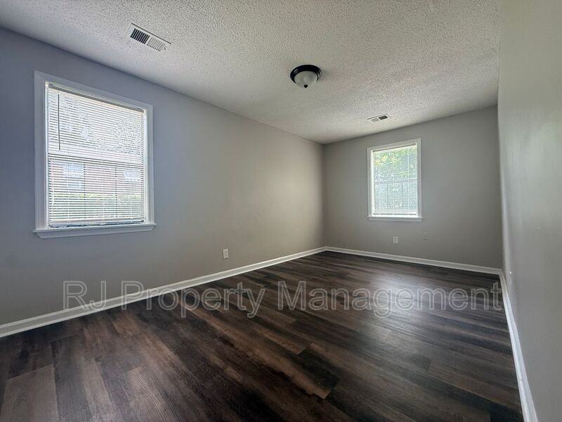 2076 Goff Ave - Photo 3 of 10