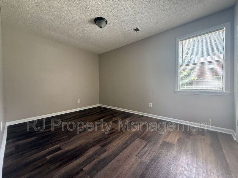 2076 Goff Ave - Photo 6 of 10