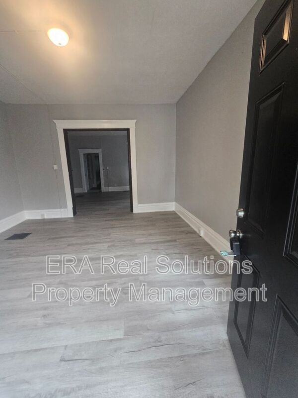 173 N 18th St - Photo 4 of 36