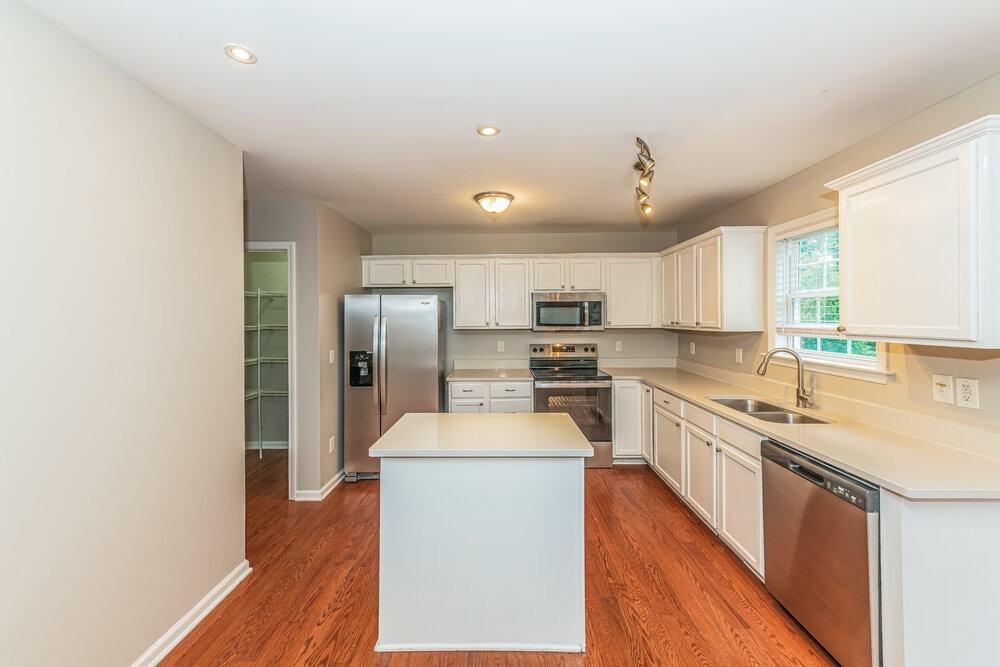 6412 Willowlawn Dr - Photo 5 of 17
