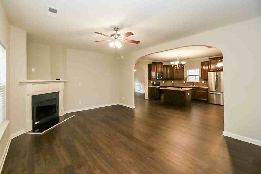 121 Tyre Dr - Photo 4 of 17