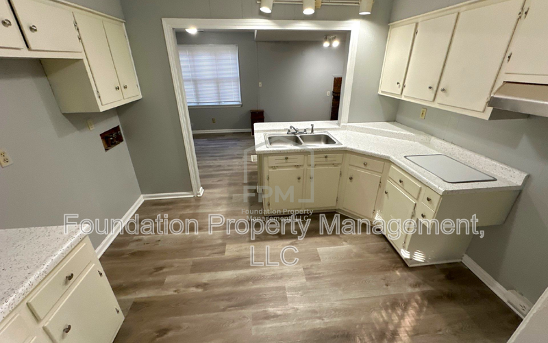 7294 Sheila St - Photo 3 of 18