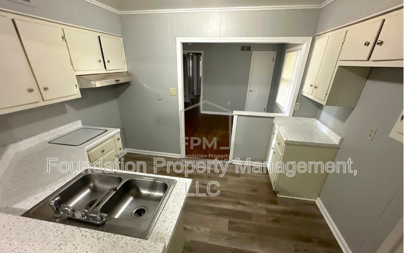 7294 Sheila St - Photo 4 of 18