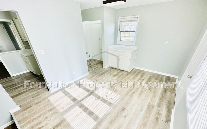 7294 Sheila St - Photo 5 of 18