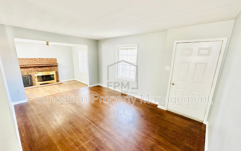 7294 Sheila St - Photo 6 of 18