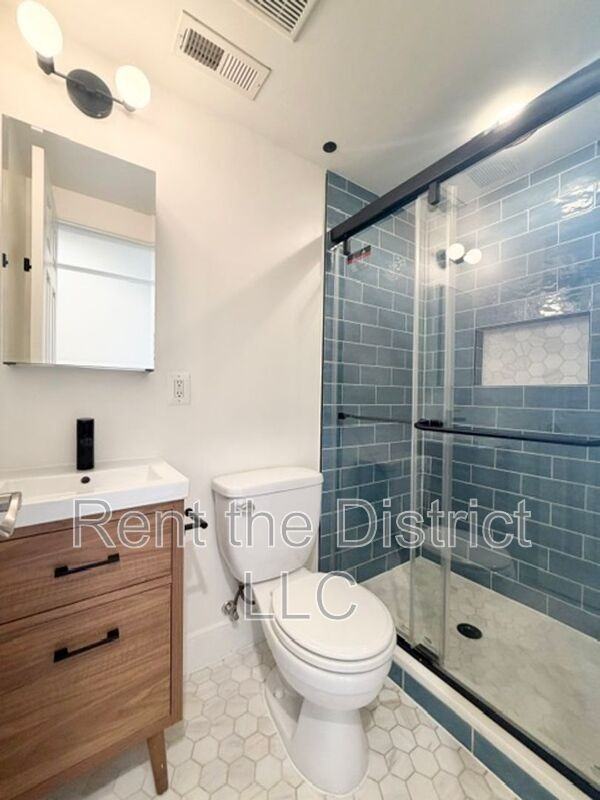 605B Kenyon St Nw - Photo 3 of 9