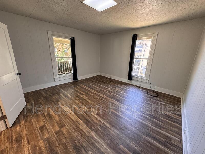 1022 5th St - Photo 5 of 11