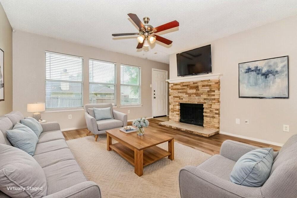1112 Alexandria Dr - Photo 4 of 19