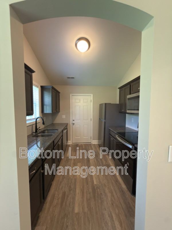 200 Alexander St - Photo 4 of 13