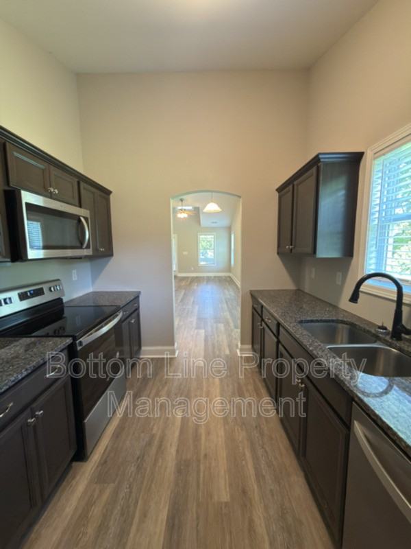 200 Alexander St - Photo 5 of 13