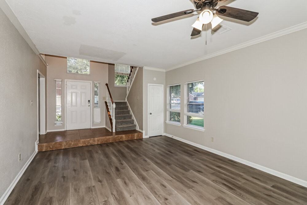 15815 Spruce River Ct - Photo 4 of 17