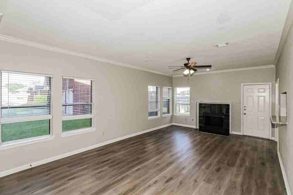 15815 Spruce River Ct - Photo 5 of 17