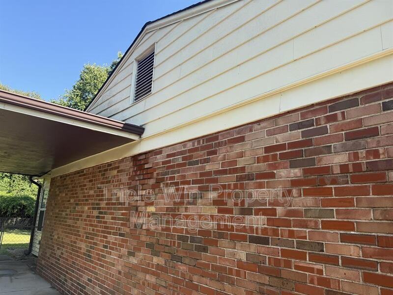 1570 Mendell Dr - Photo 2 of 15