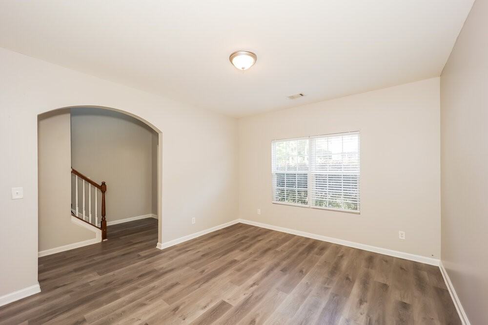 5011 Upper Elm St - Photo 5 of 18