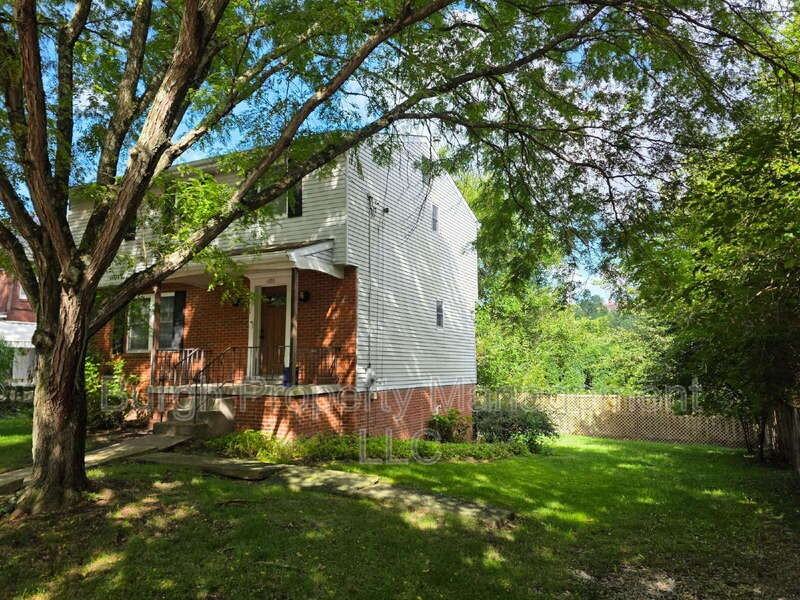1520 Hatteras St - Photo 2 of 17