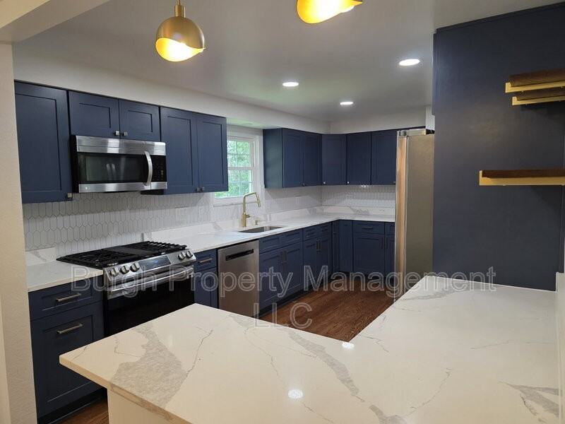 1520 Hatteras St - Photo 3 of 17
