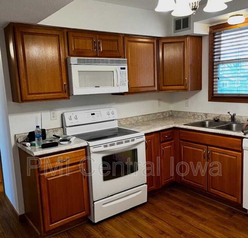 4922 Sw 14th St - Photo 2 of 13