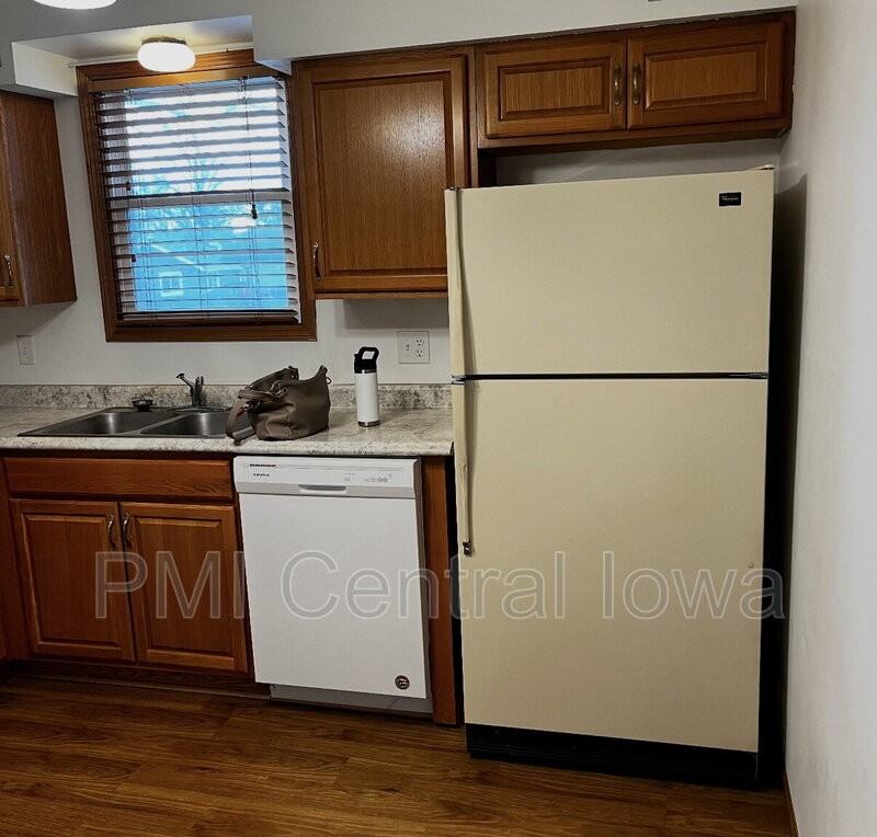 4922 Sw 14th St - Photo 3 of 13