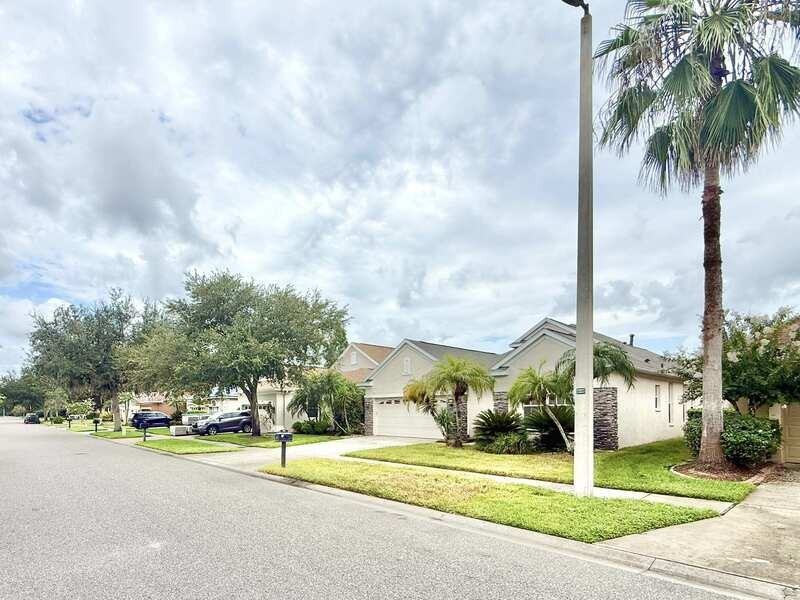 9512 Greenpointe Dr - Photo 5 of 50