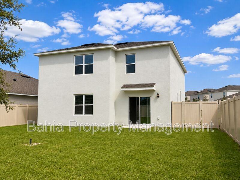 869 Ambleside Dr - Photo 4 of 20