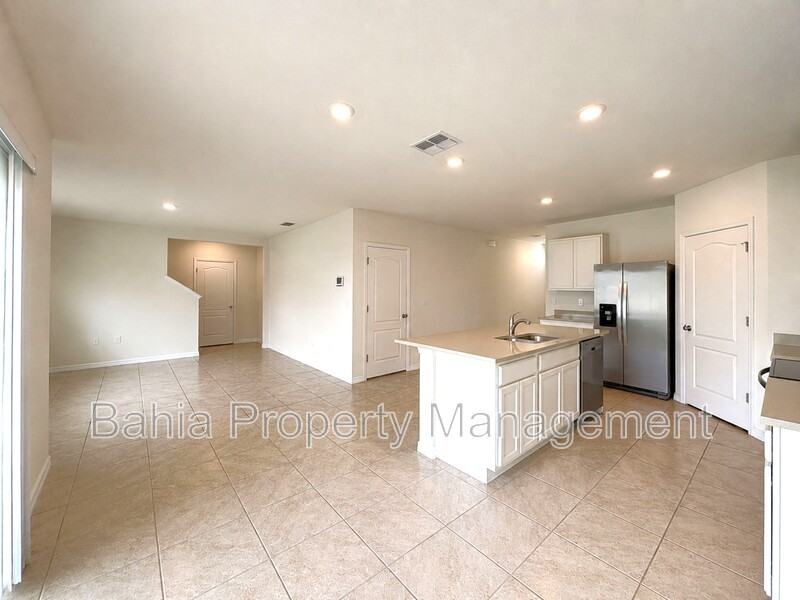 869 Ambleside Dr - Photo 7 of 20