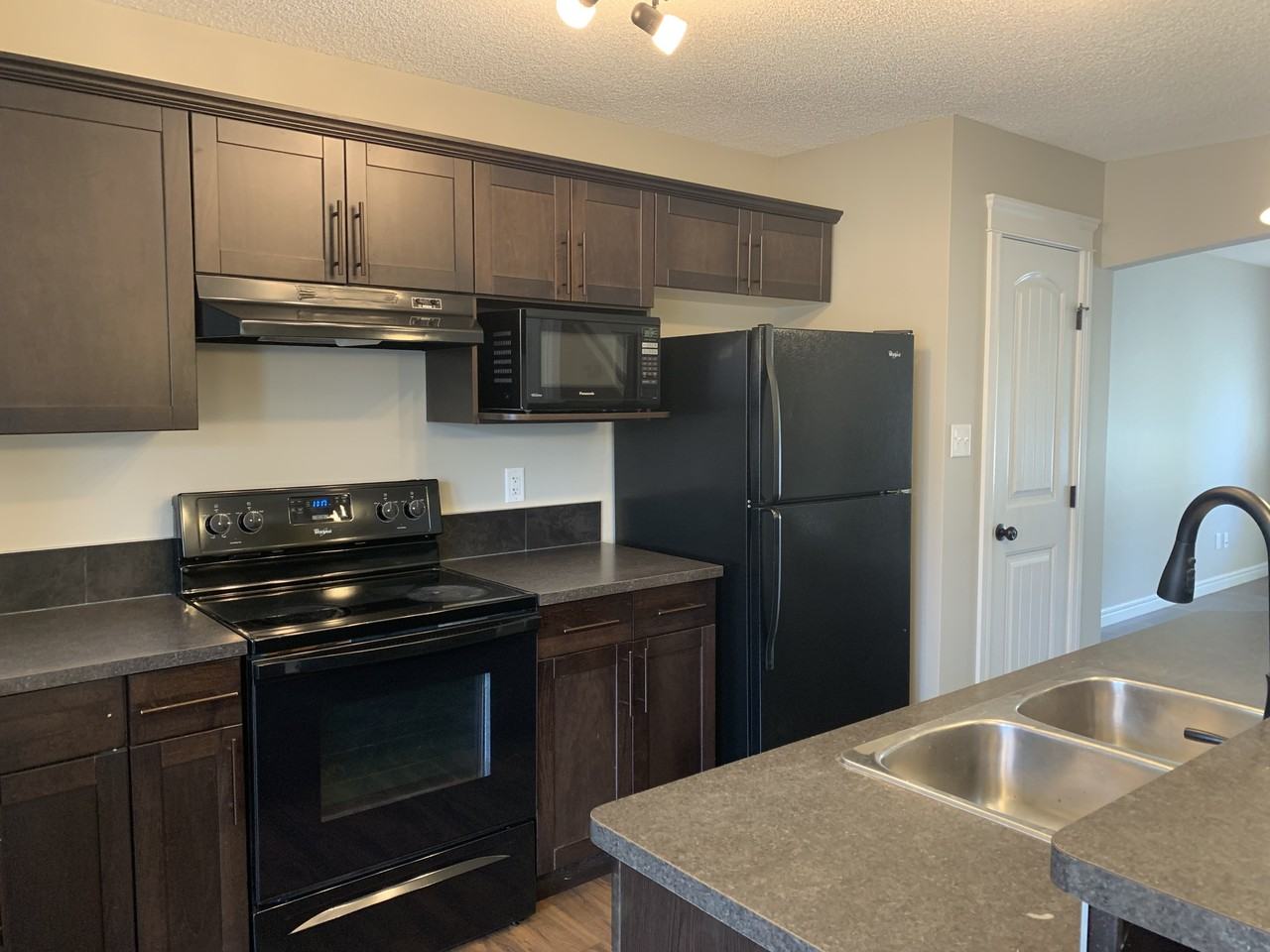 823 Valour Mews Nw - Photo 6 of 26