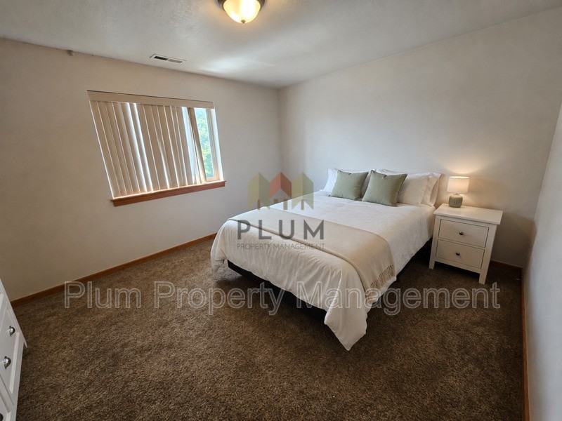 2117 Kensington Ave - Photo 5 of 11