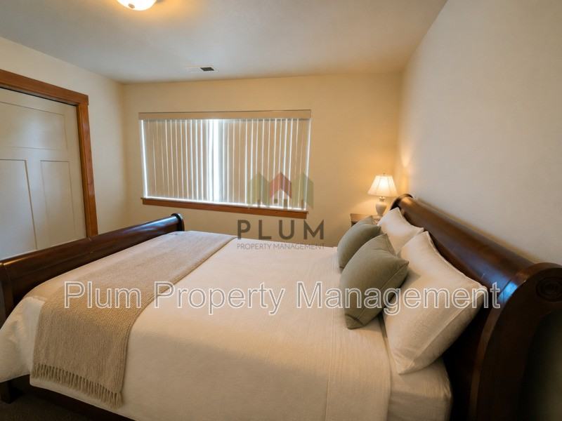 2117 Kensington Ave - Photo 6 of 11