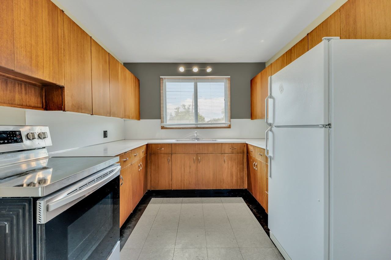 566 Cathedral Ave - Photo 2 of 22