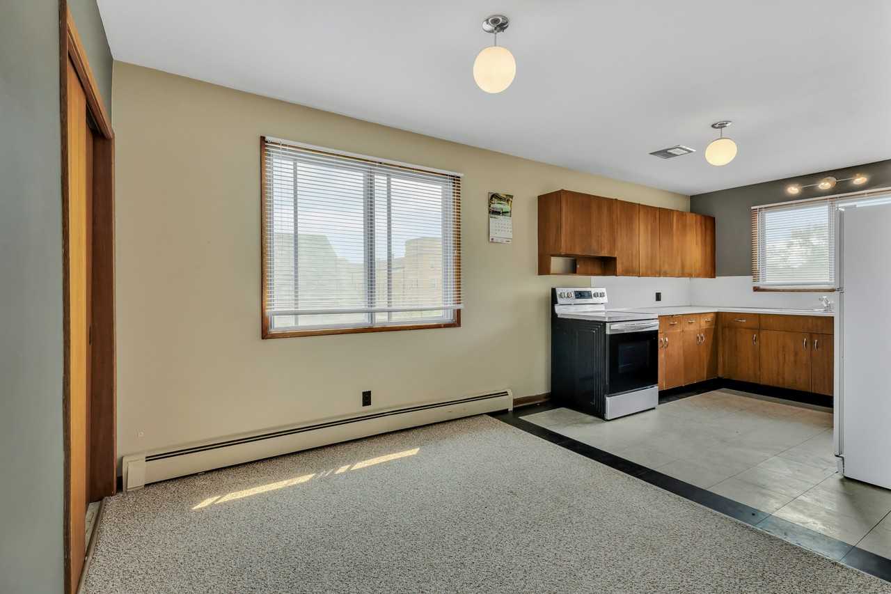 566 Cathedral Ave - Photo 5 of 22