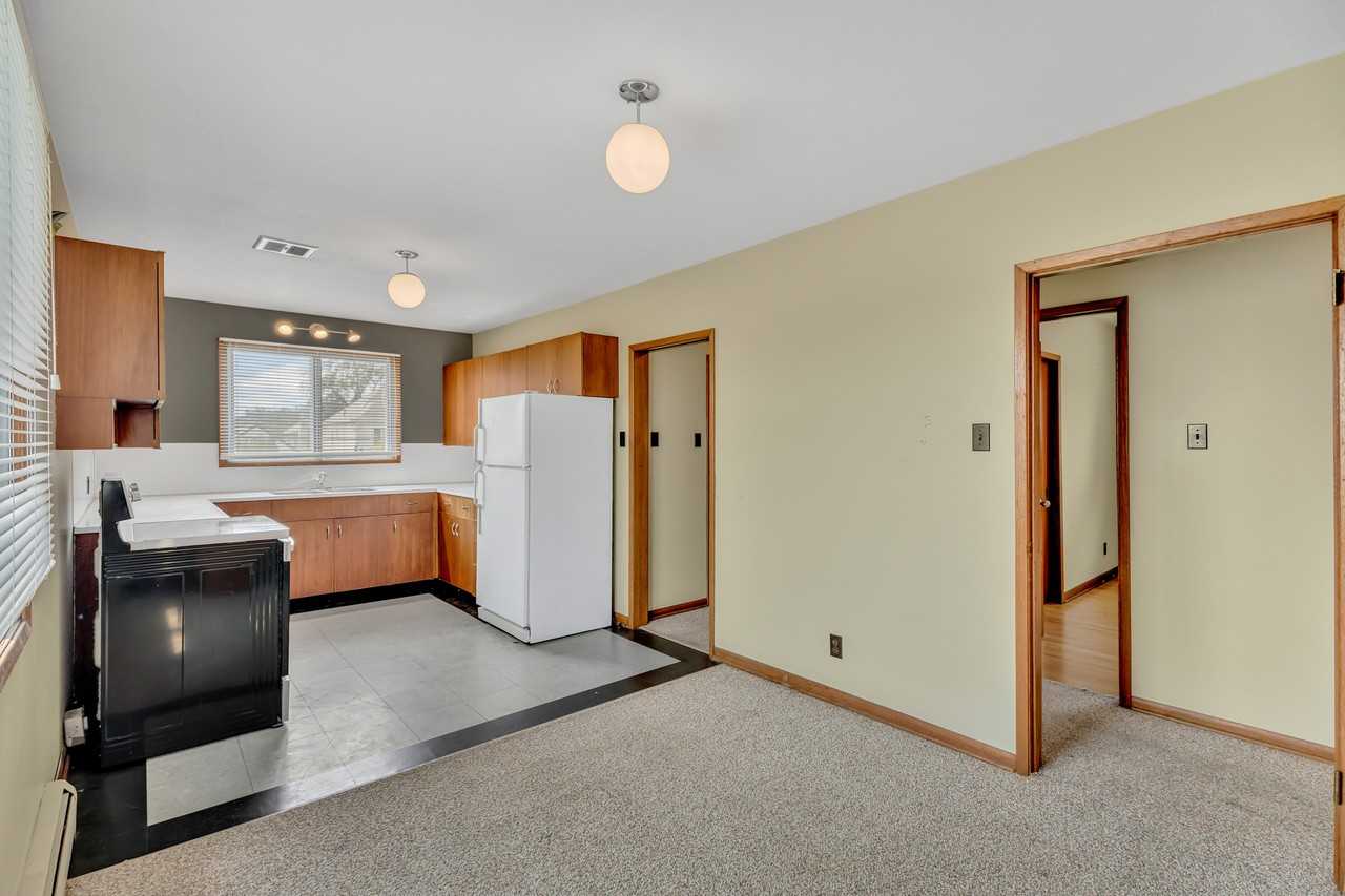 566 Cathedral Ave - Photo 6 of 22