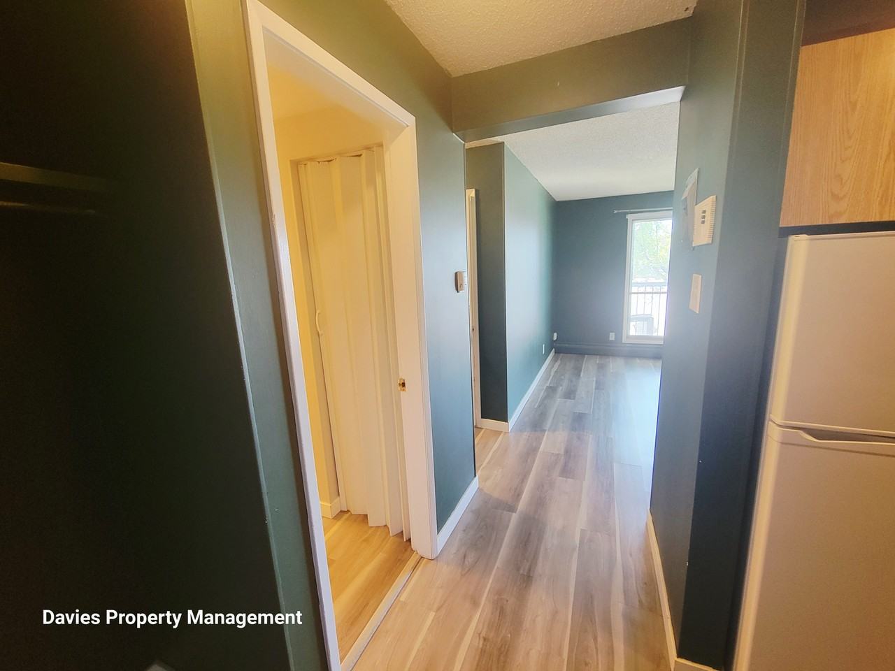 10140 156 St Nw - Photo 7 of 13