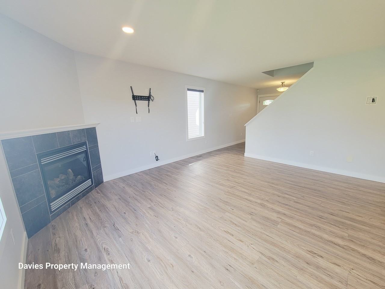 17348 8 Ave Sw - Photo 4 of 19