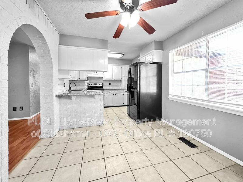1029 Cambridge Dr - Photo 2 of 21