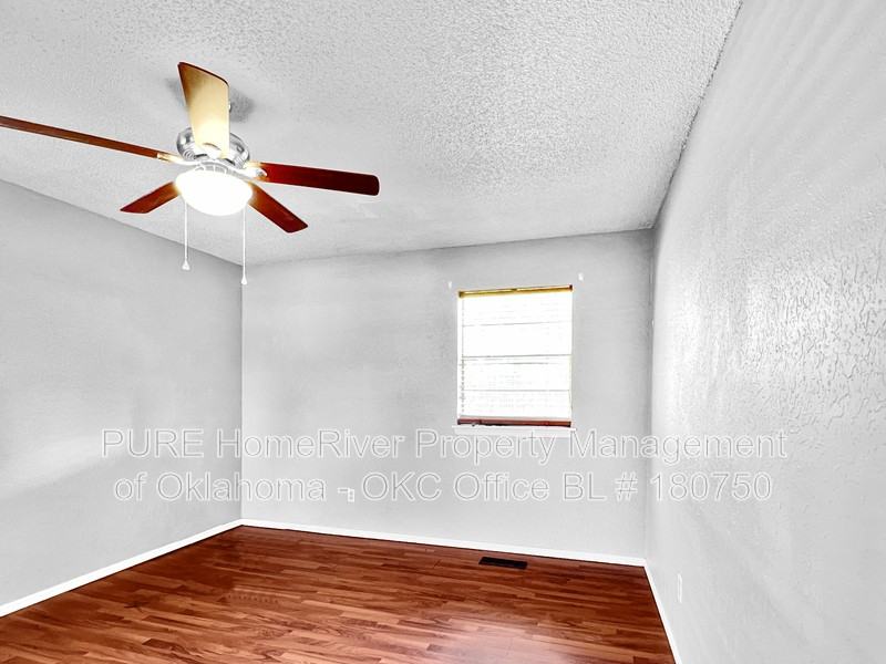 1029 Cambridge Dr - Photo 4 of 21