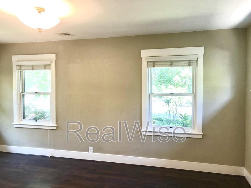 560 Siskiyou Blvd #2 - Photo 4 of 13