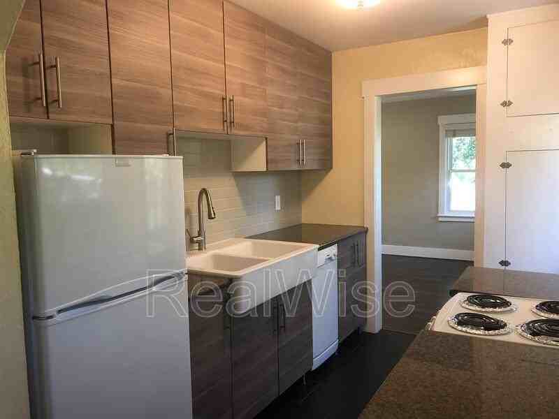 560 Siskiyou Blvd #2 - Photo 5 of 13