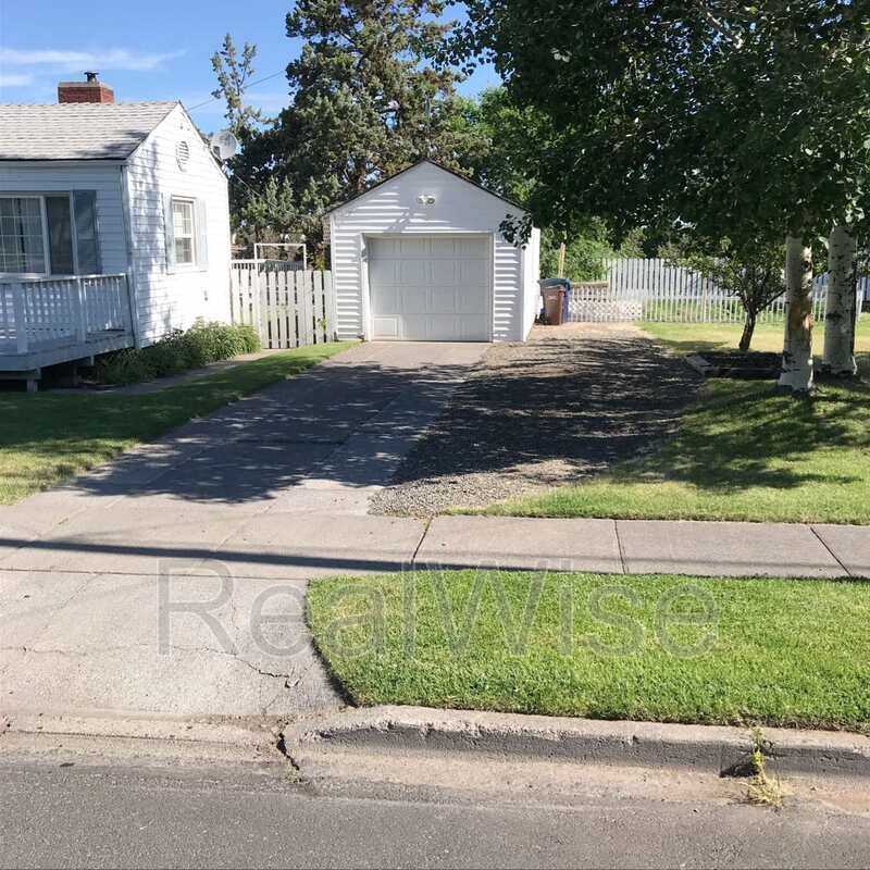 1239 Nw Dogwood Ave - Photo 3 of 25
