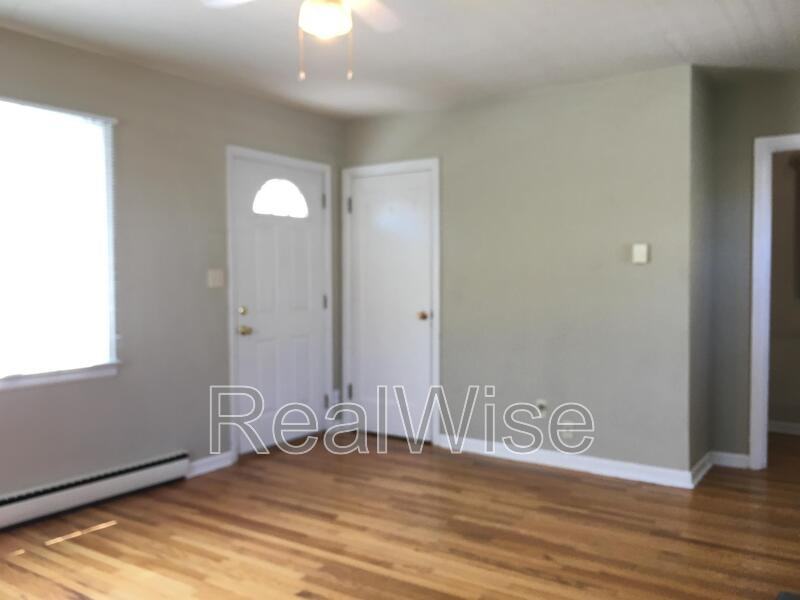 1239 Nw Dogwood Ave - Photo 4 of 25