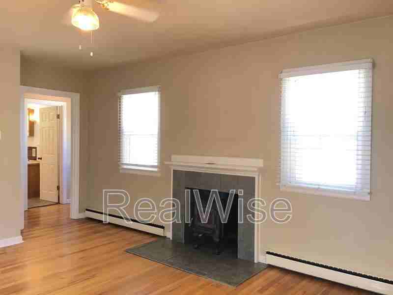 1239 Nw Dogwood Ave - Photo 6 of 25