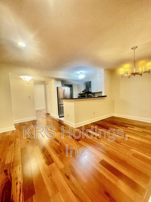 6917 Mary Caroline Cir #H - Photo 6 of 18