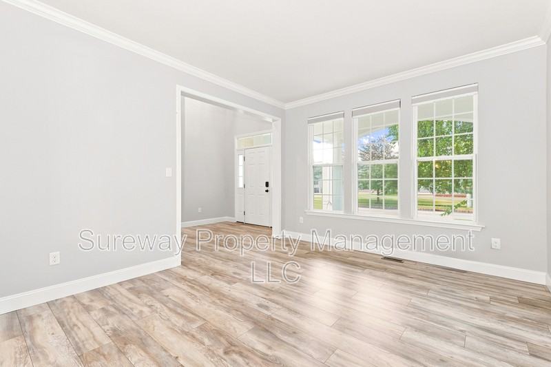 13 Grist Mill Ct - Photo 3 of 30